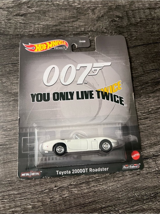 Hot Wheels Other - Hot Wheels Premium Toyota 2000GT Roadster 007 You Only Live Twice Real Riders